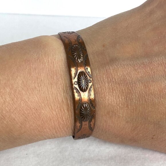 VTG Bell Trading Copper Stamped Concho Small Southwest Cuff Bracelet 6" - Picture 3 of 16